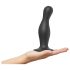 Strap-on-me Curvy L - hullámos, tapadókorongos dildó (fekete)