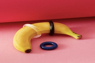 Pikáns kalandra csábítunk: hogyan teheted jobbá a péniszgyűrű használatát?