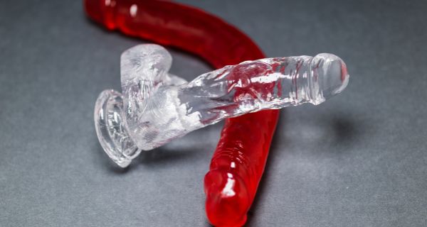 Hogyan használd a dildót egyedül vagy párosan? – Tippek és trükkök