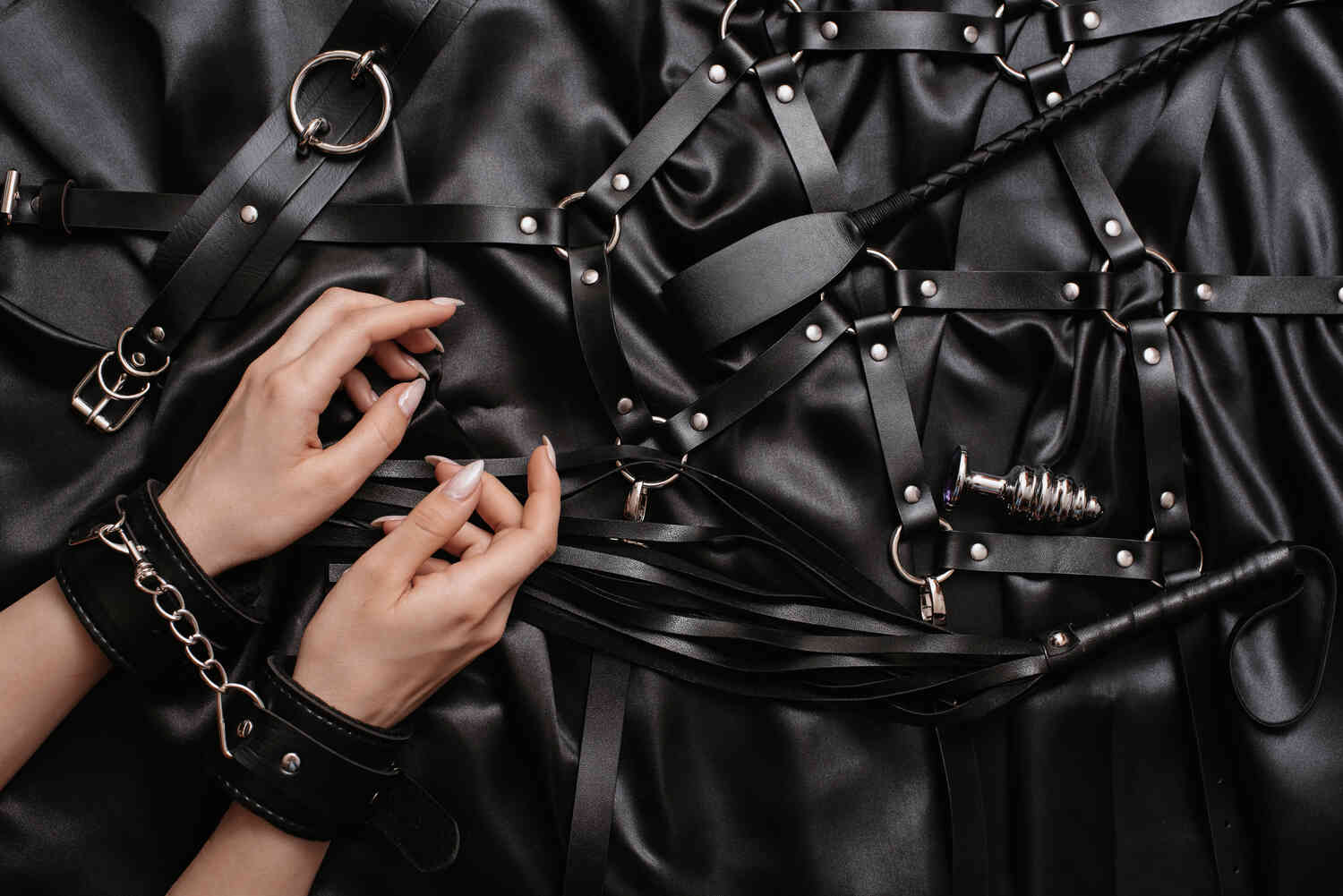 BDSM kezdő szett Grey stílusban – Szexaruhaz.hu szex shop